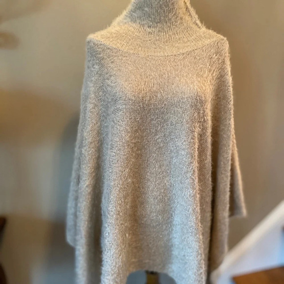 Anthropologie Lara Eyelash Poncho - Picture 8 of 8